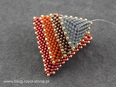 Brelok Zen z beadingowych trójkątów - tutorial