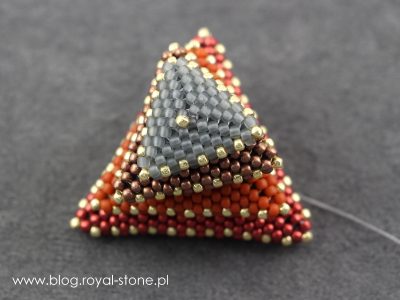 Brelok Zen z beadingowych trójkątów - tutorial